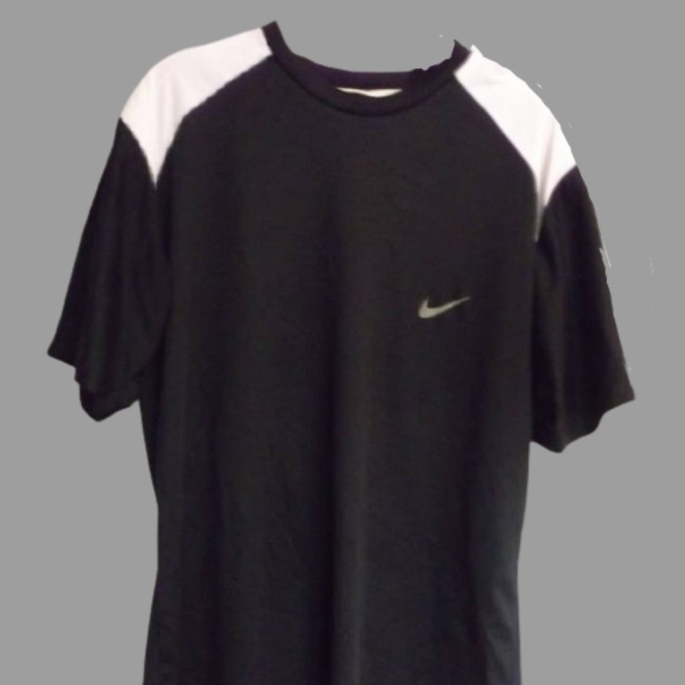 ---  Nike Stretch Top Fits Size Small